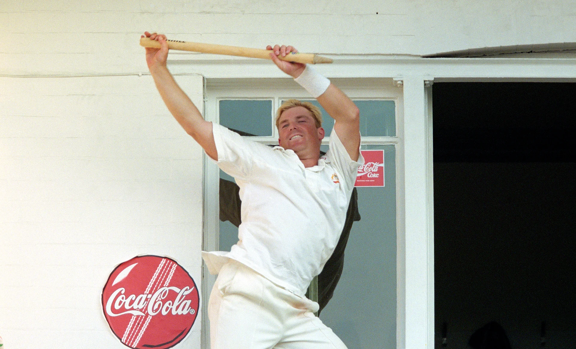 Shane Warne dancing with stump